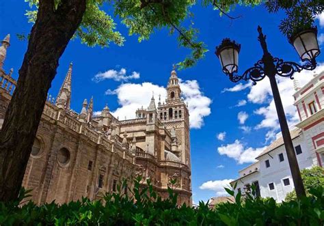 Private Tours for Art Aficionados: Exploring Seville's Museums and Galleries